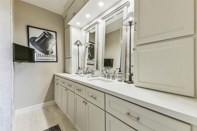 651 Bering Drive 601, Houston, TX 77057