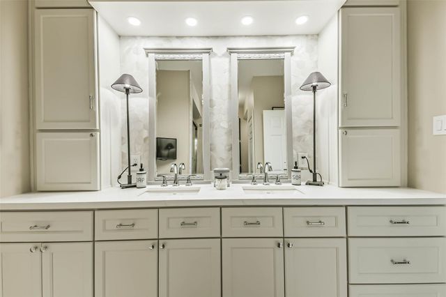 651 Bering Drive 601, Houston, TX 77057