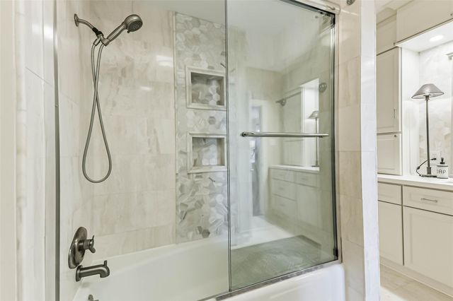 651 Bering Drive 601, Houston, TX 77057