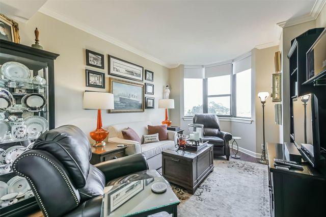 651 Bering Drive 601, Houston, TX 77057