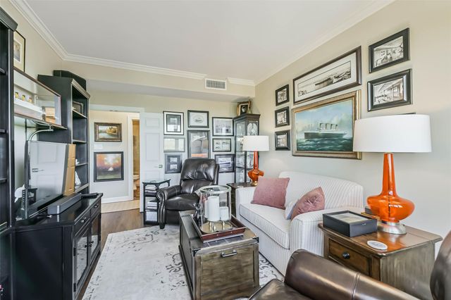 651 Bering Drive 601, Houston, TX 77057