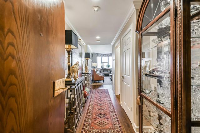 651 Bering Drive 601, Houston, TX 77057