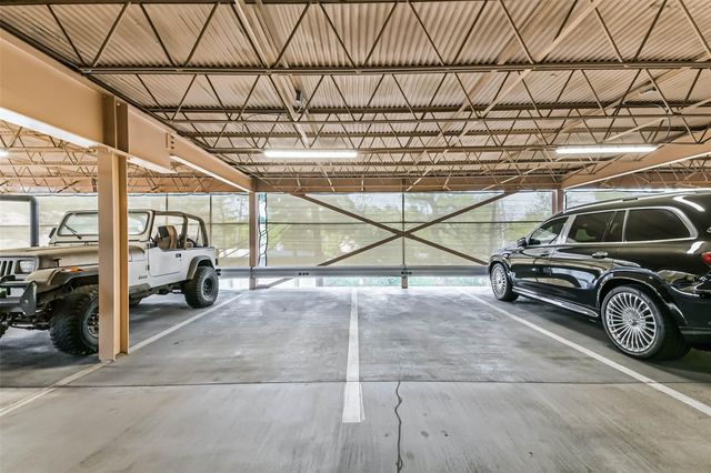 651 Bering Drive 601, Houston, TX 77057