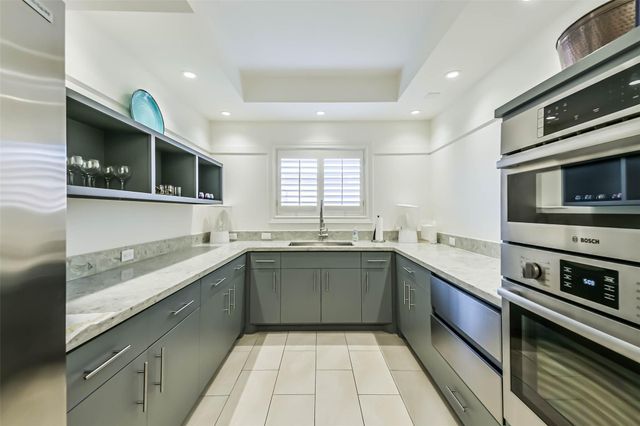 651 Bering Drive 601, Houston, TX 77057