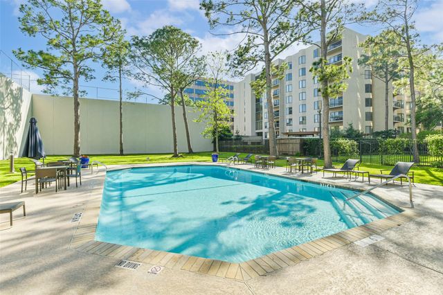 651 Bering Drive 601, Houston, TX 77057