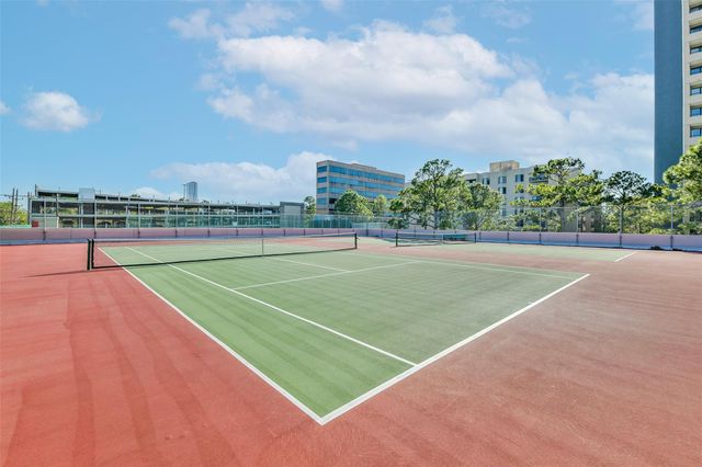 651 Bering Drive 601, Houston, TX 77057