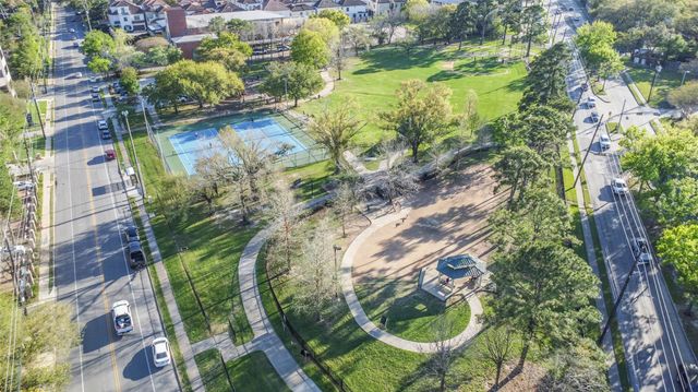 651 Bering Drive 601, Houston, TX 77057