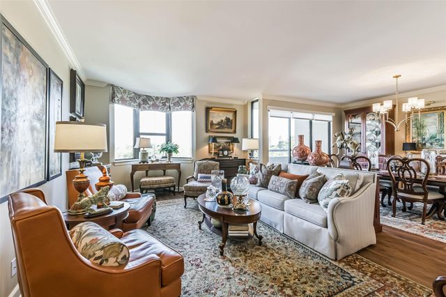 651 Bering Drive 601, Houston, TX 77057