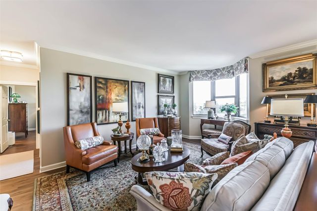 651 Bering Drive 601, Houston, TX 77057