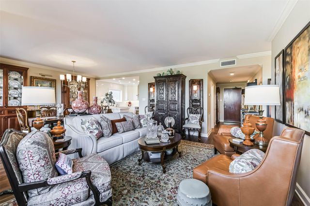 651 Bering Drive 601, Houston, TX 77057