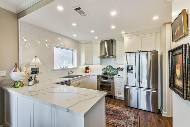 651 Bering Drive 601, Houston, TX 77057