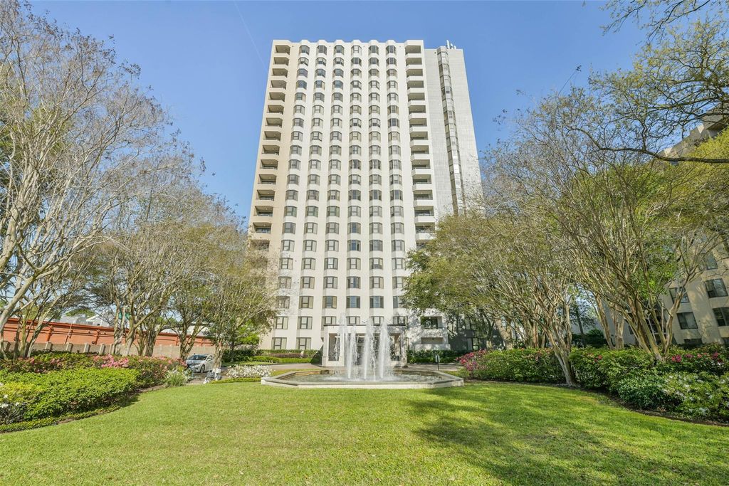 651 Bering Drive 601, Houston, TX 77057