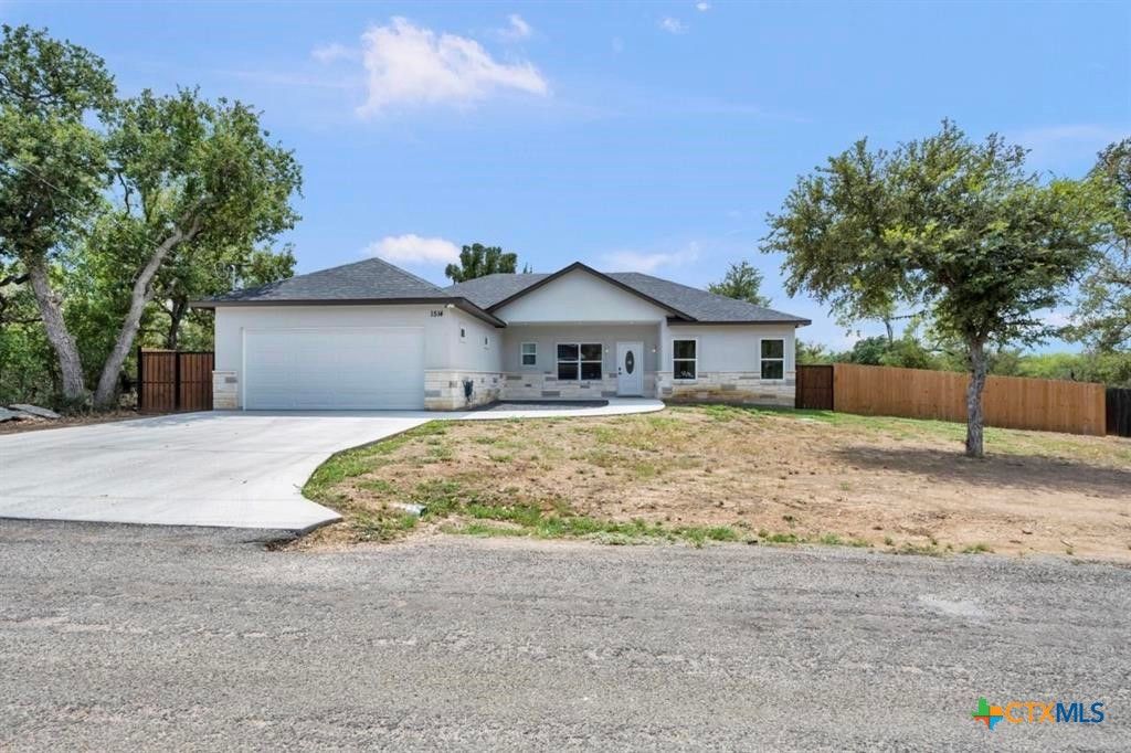 1514 Green Valley Lane, Marble Falls, TX 78654