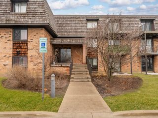 10 Oak Creek Drive 1020, Buffalo Grove, IL 60089