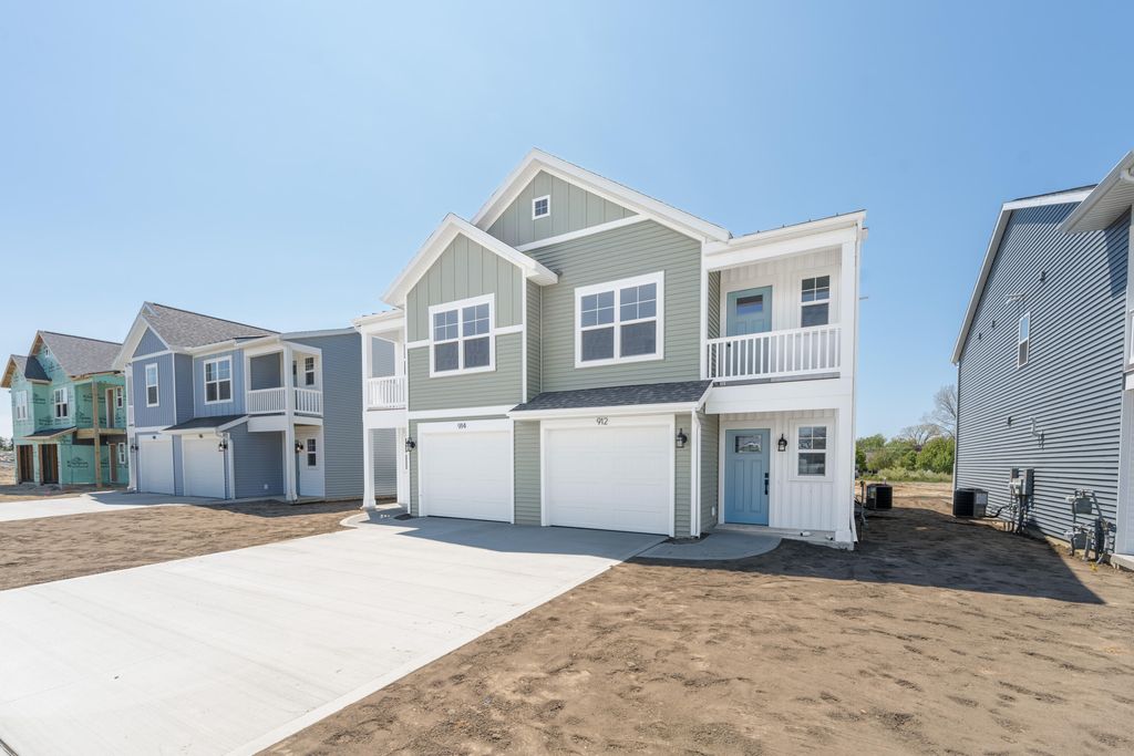 912 Indiana Avenue 13, South Haven, MI 49090