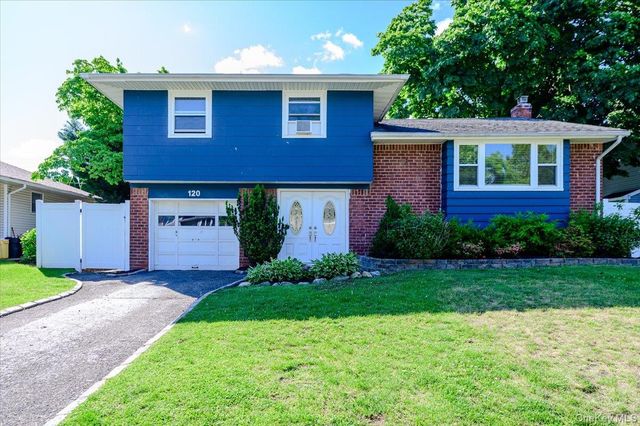 120 Sutton Drive, Plainview, NY 11803
