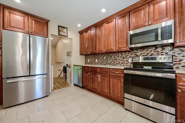 120 Sutton Drive, Plainview, NY 11803
