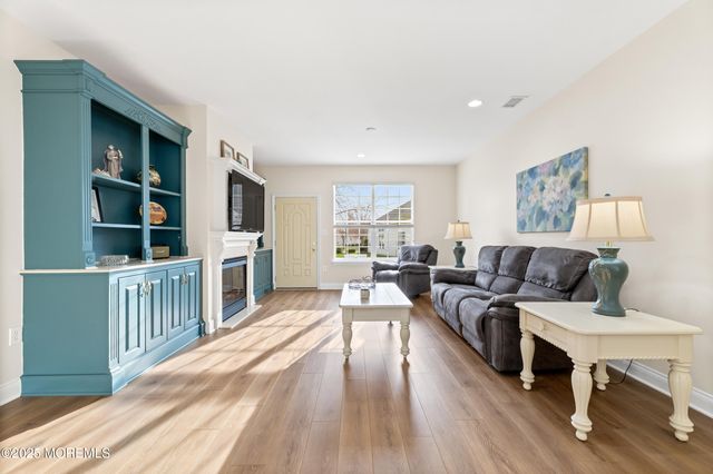 43 Marlow Drive, Jackson, NJ 08527