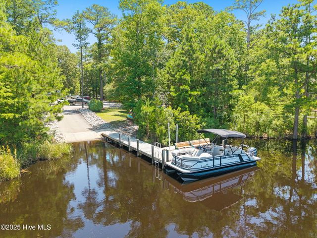 496 Hearthside Drive SE, Bolivia, NC 28422