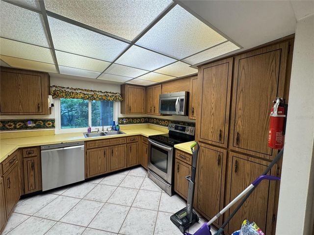 624 WOOD ROAD, Seffner, FL 33584