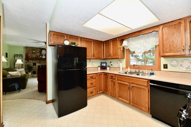 4075 Lakewood Court, Clayton, IN 46118