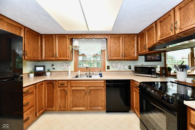 4075 Lakewood Court, Clayton, IN 46118