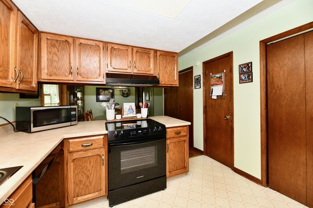 4075 Lakewood Court, Clayton, IN 46118