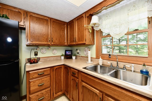 4075 Lakewood Court, Clayton, IN 46118