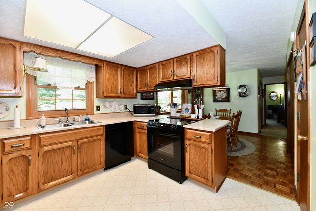 4075 Lakewood Court, Clayton, IN 46118