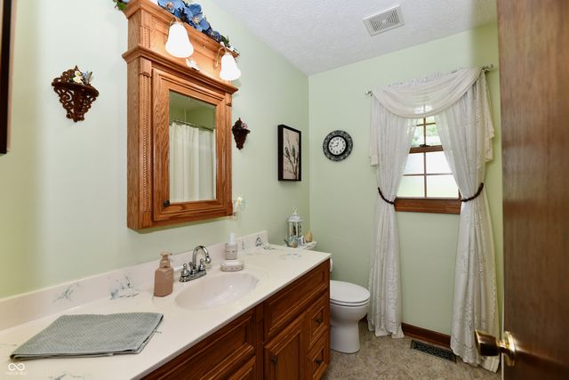 4075 Lakewood Court, Clayton, IN 46118