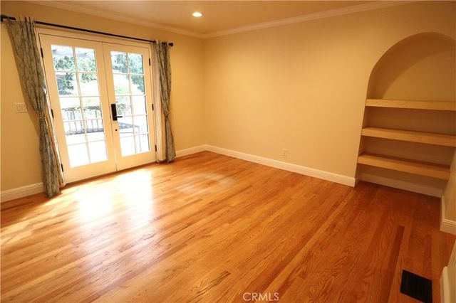270 S Parkwood Avenue, Pasadena, CA 91107