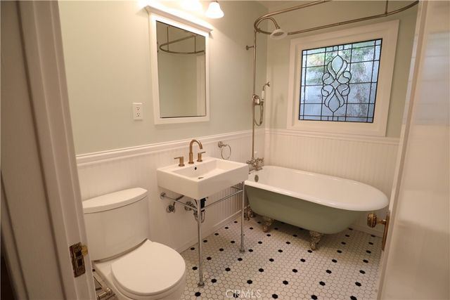 270 S Parkwood Avenue, Pasadena, CA 91107