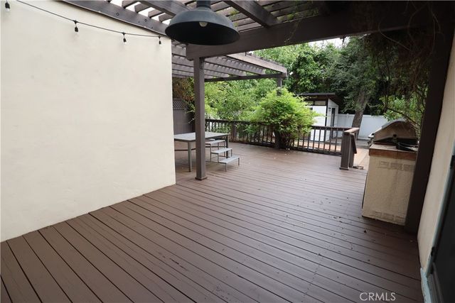 270 S Parkwood Avenue, Pasadena, CA 91107