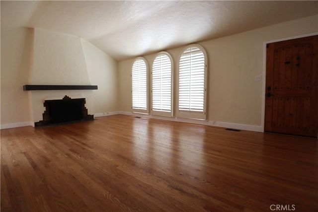270 S Parkwood Avenue, Pasadena, CA 91107