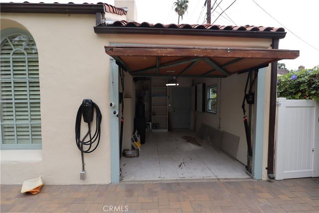 270 S Parkwood Avenue, Pasadena, CA 91107