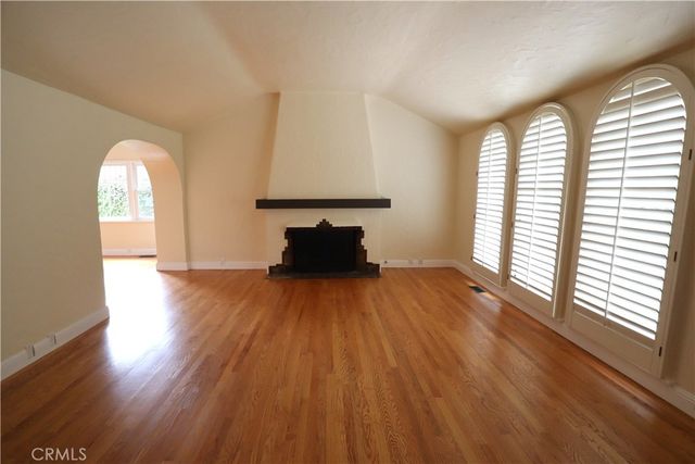 270 S Parkwood Avenue, Pasadena, CA 91107