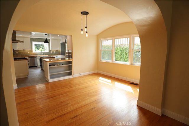 270 S Parkwood Avenue, Pasadena, CA 91107