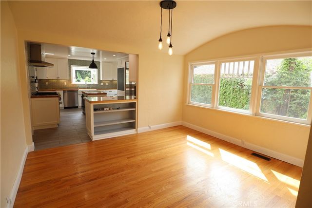 270 S Parkwood Avenue, Pasadena, CA 91107