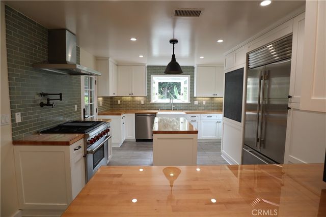 270 S Parkwood Avenue, Pasadena, CA 91107