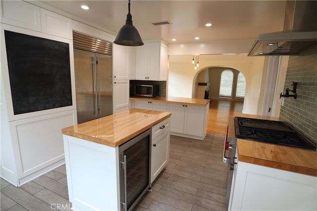 270 S Parkwood Avenue, Pasadena, CA 91107