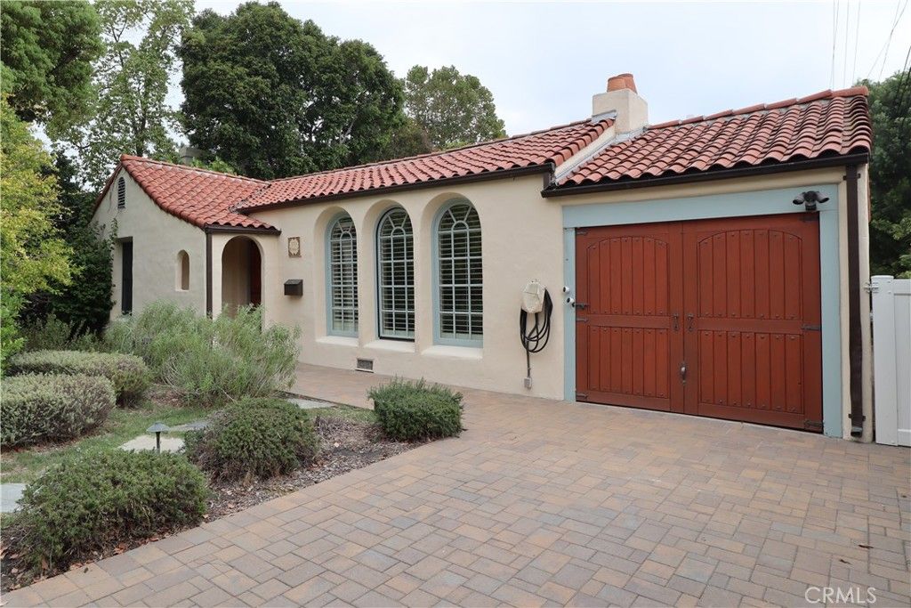 270 S Parkwood Avenue, Pasadena, CA 91107