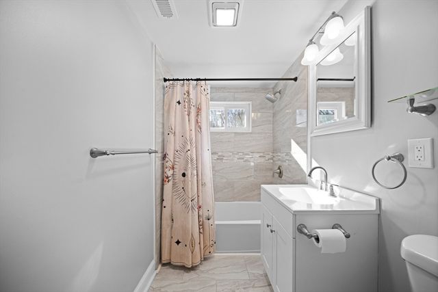 5 Edgewood Rd, Wilbraham, MA 01095