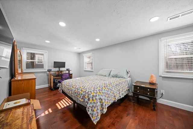 5 Edgewood Rd, Wilbraham, MA 01095