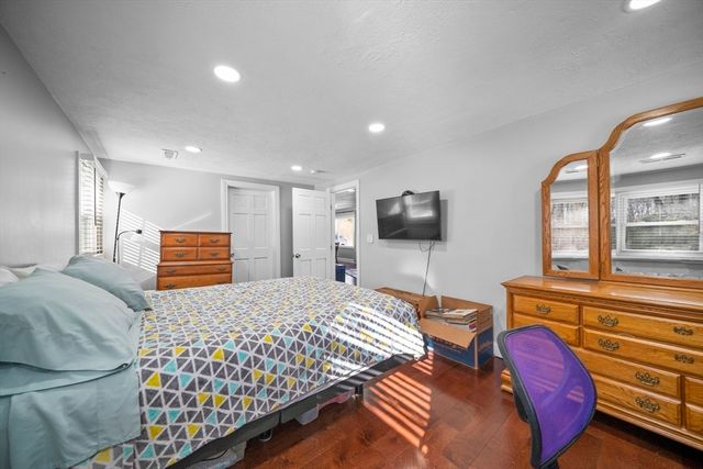 5 Edgewood Rd, Wilbraham, MA 01095