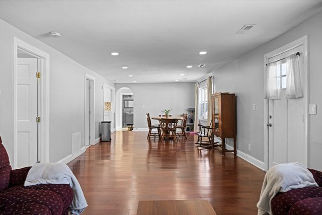 5 Edgewood Rd, Wilbraham, MA 01095