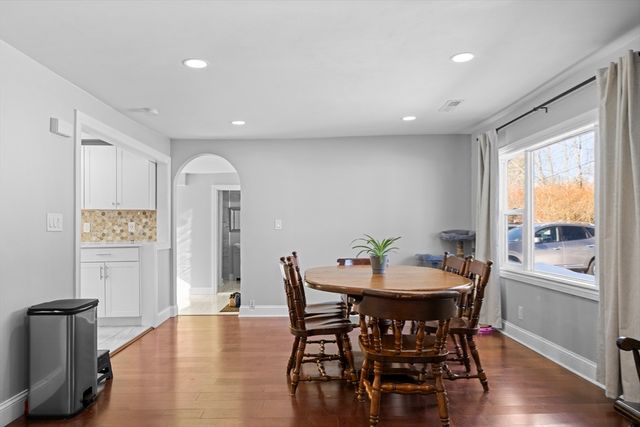 5 Edgewood Rd, Wilbraham, MA 01095