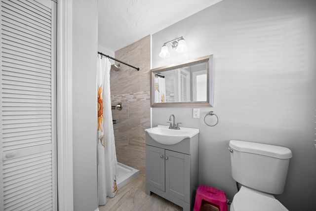 5 Edgewood Rd, Wilbraham, MA 01095