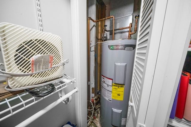 5 Edgewood Rd, Wilbraham, MA 01095