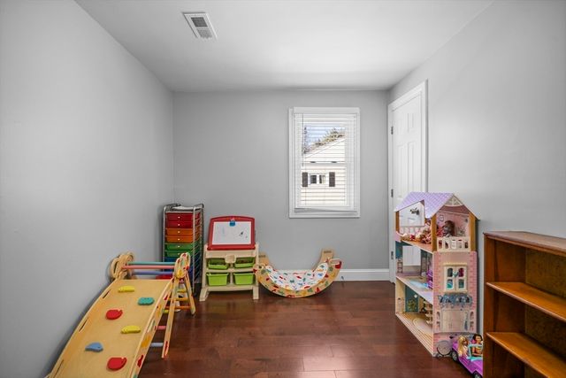 5 Edgewood Rd, Wilbraham, MA 01095