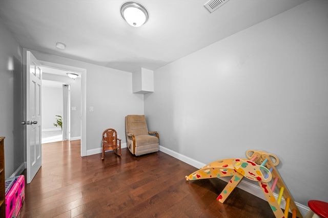 5 Edgewood Rd, Wilbraham, MA 01095